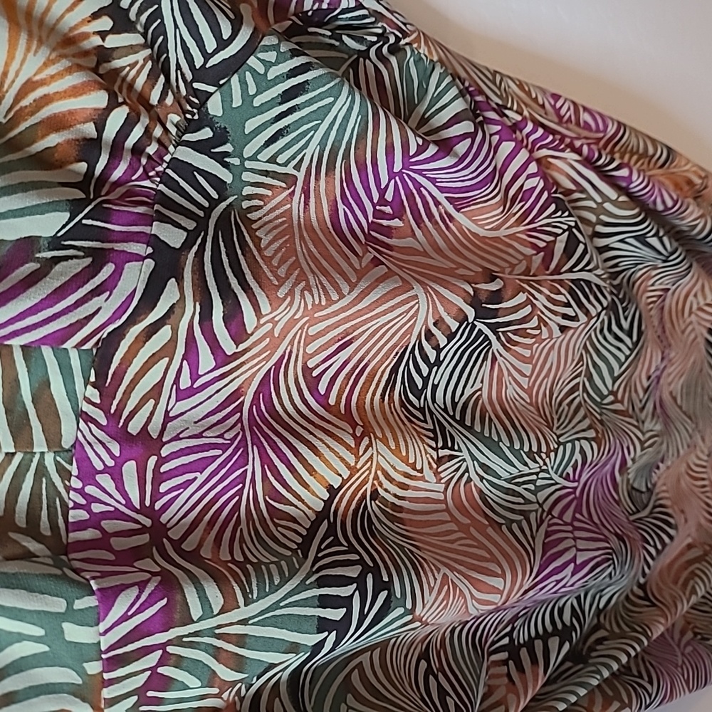 Earth color's leaf print dress. - Picture 2 of 4